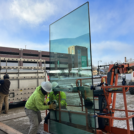 Holdingglassconstructionsite